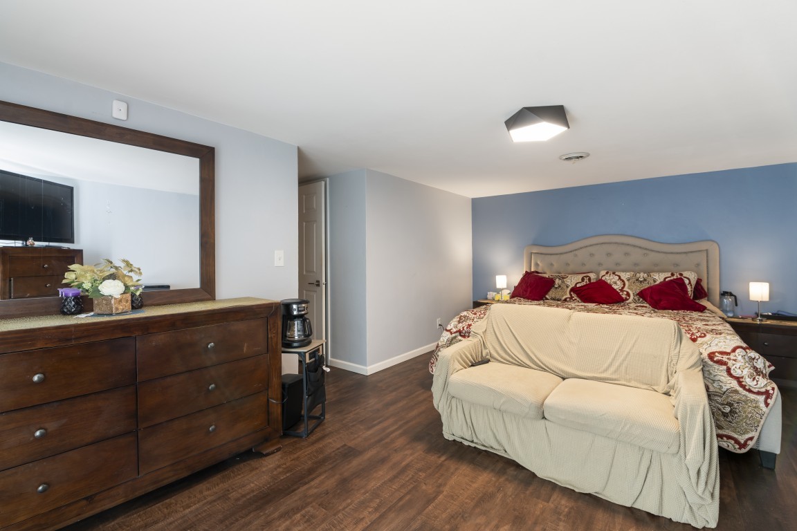 12617 Ventura Boulevard Property Photo 23