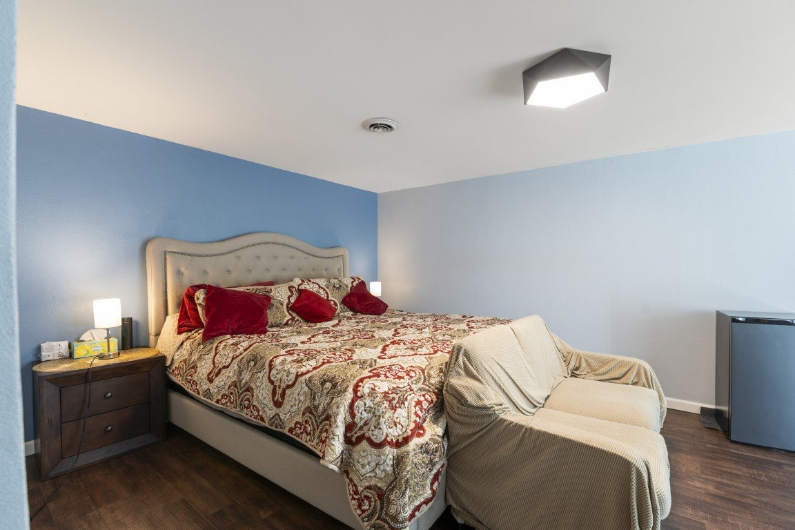 12617 Ventura Boulevard Property Photo 27