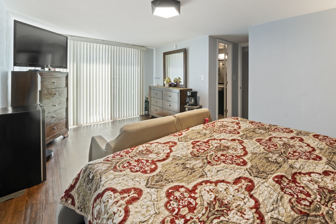 12617 Ventura Boulevard Property Photo 29