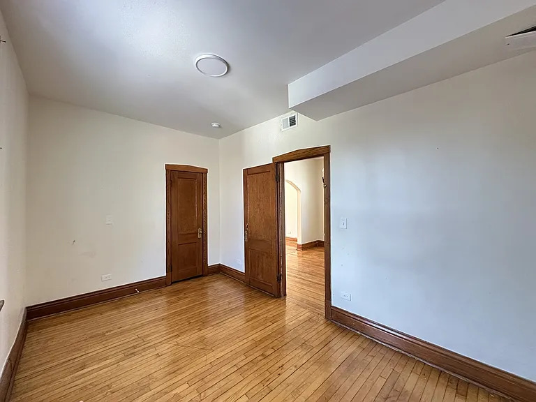 5433 S Millard Avenue Property Photo 8