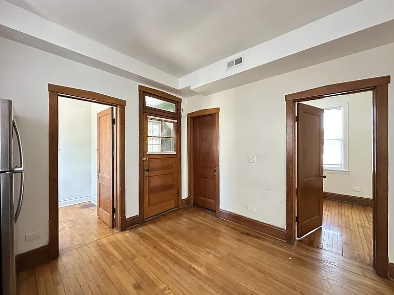 5433 S Millard Avenue Property Photo 17
