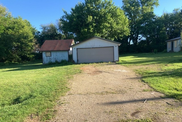 12509 Farm School Road Property Photo 9