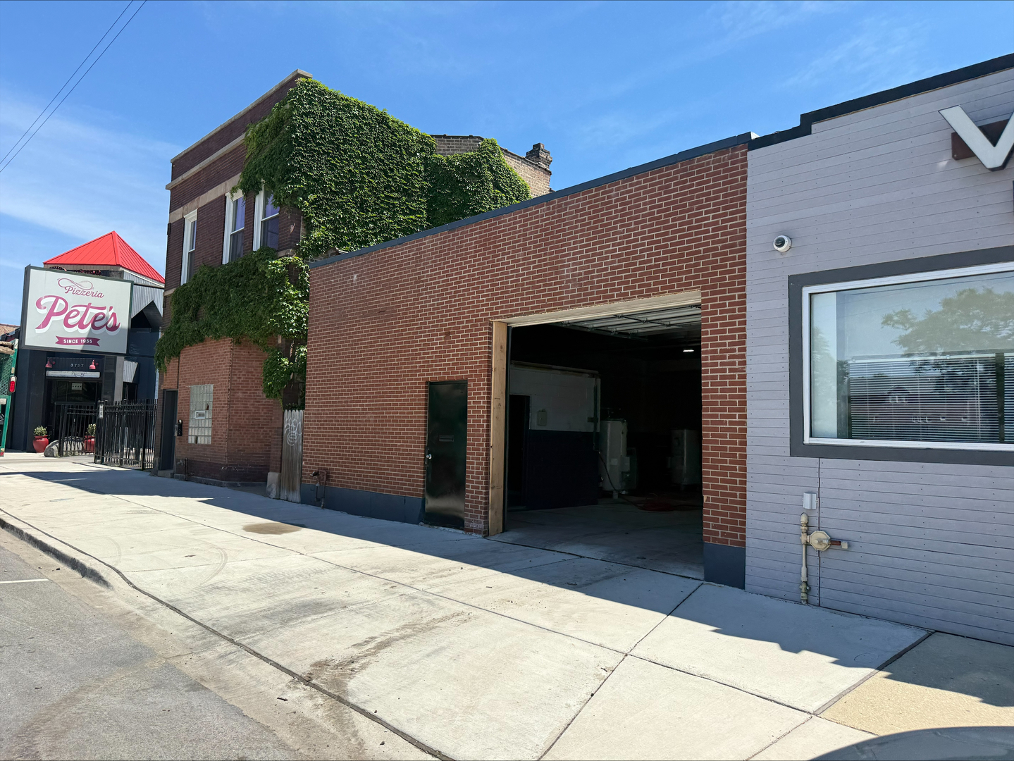 3725 N Western Avenue Property Photo 1