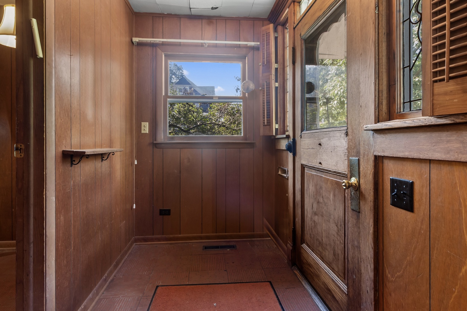 370 Lincoln Avenue Property Photo 4