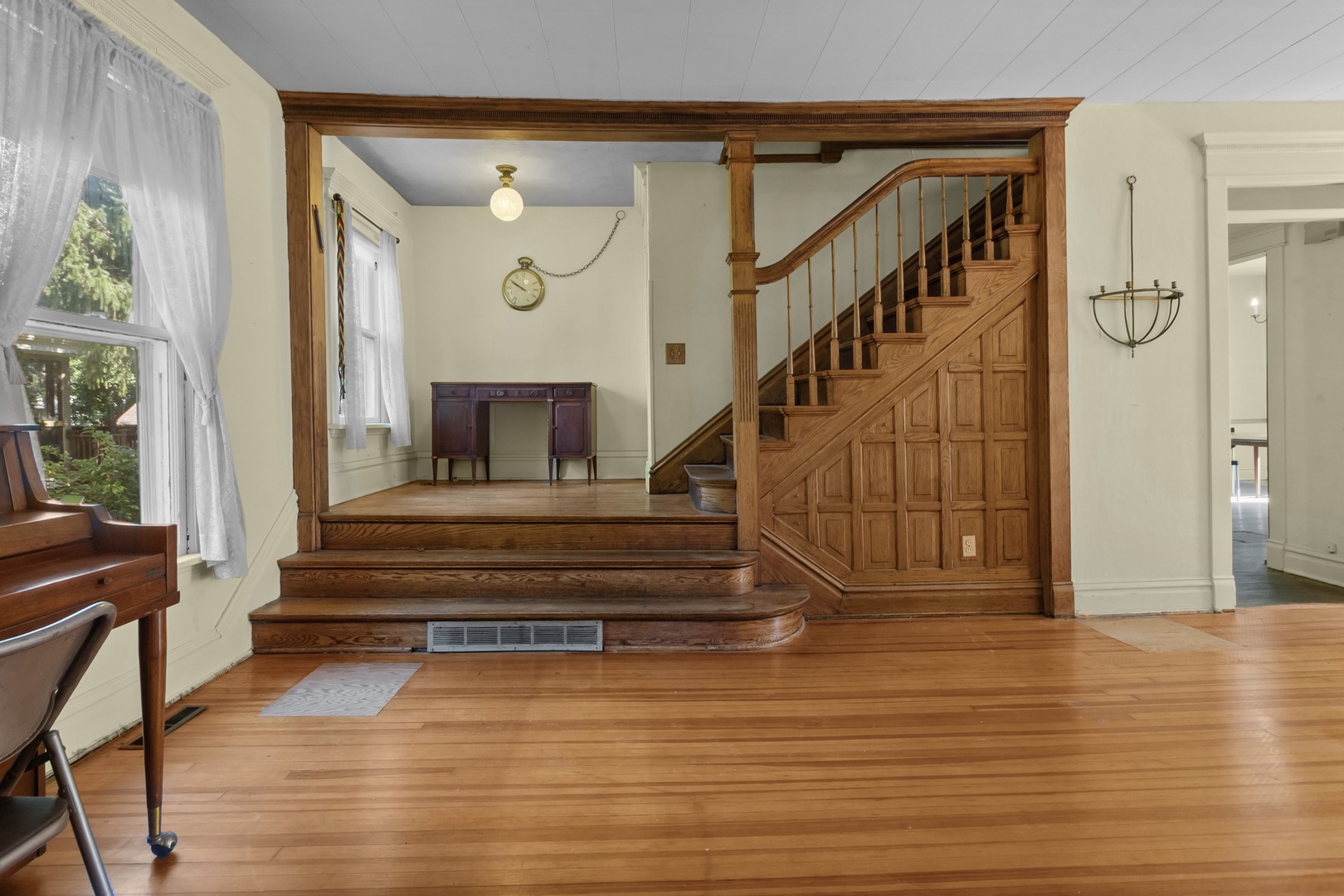 370 Lincoln Avenue Property Photo 6