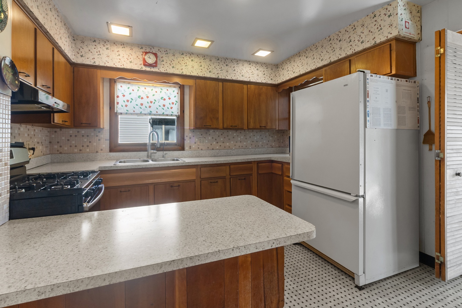 370 Lincoln Avenue Property Photo 15