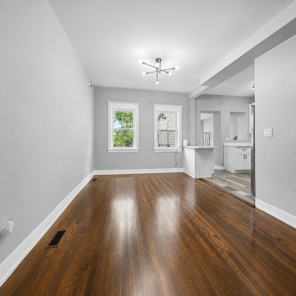 7005 S Eberhart Avenue Property Photo 4
