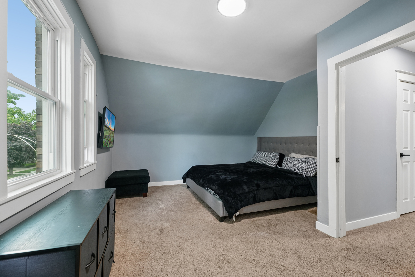 7005 S Eberhart Avenue Property Photo 8
