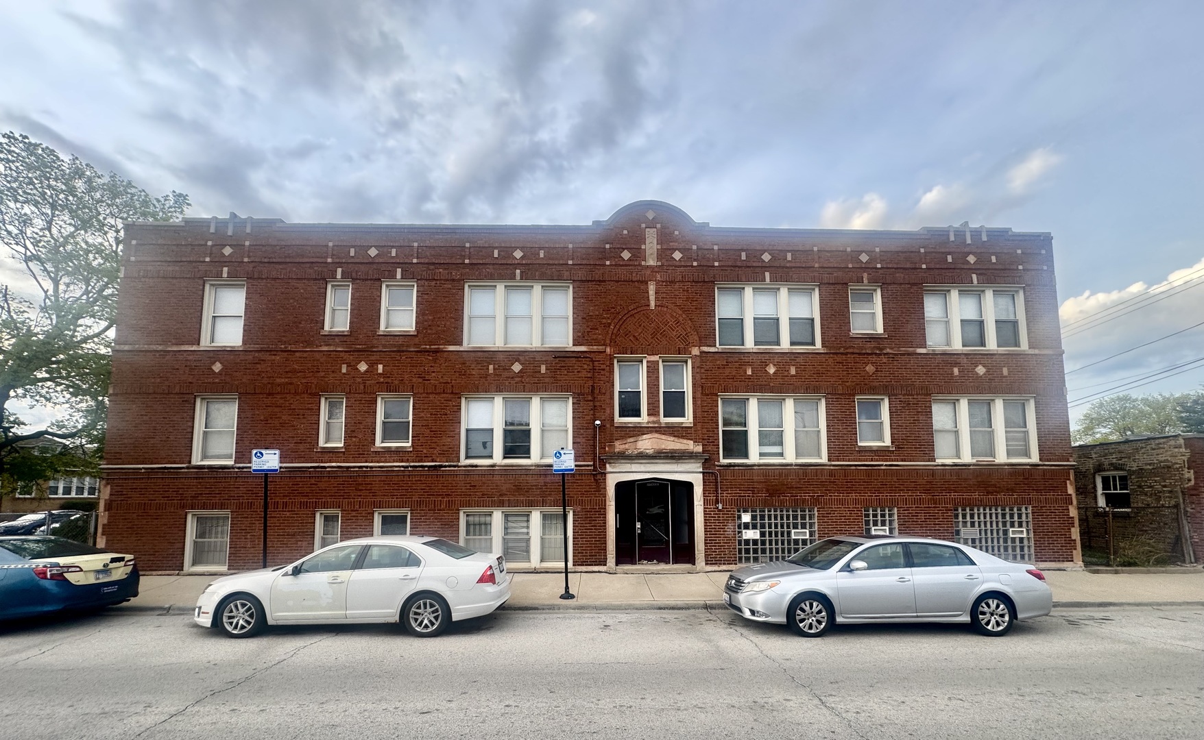1526 W 89th Street Property Photo 2