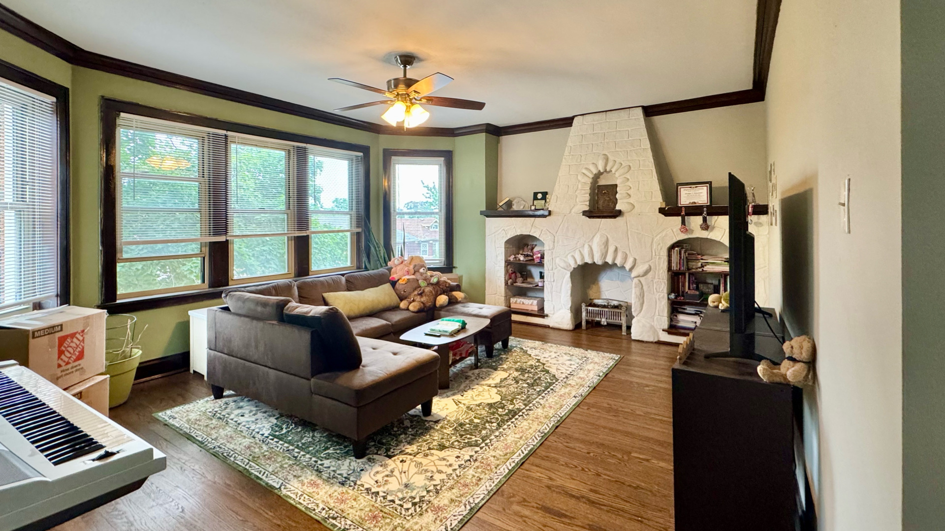 1526 W 89th Street Property Photo 3