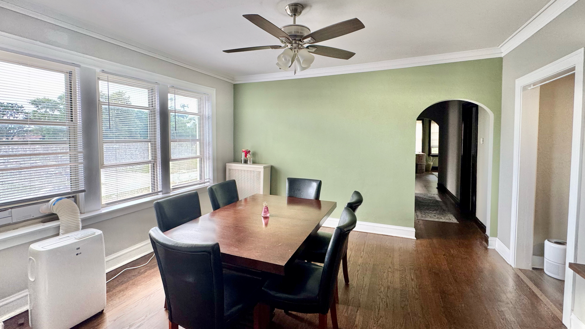 1526 W 89th Street Property Photo 4
