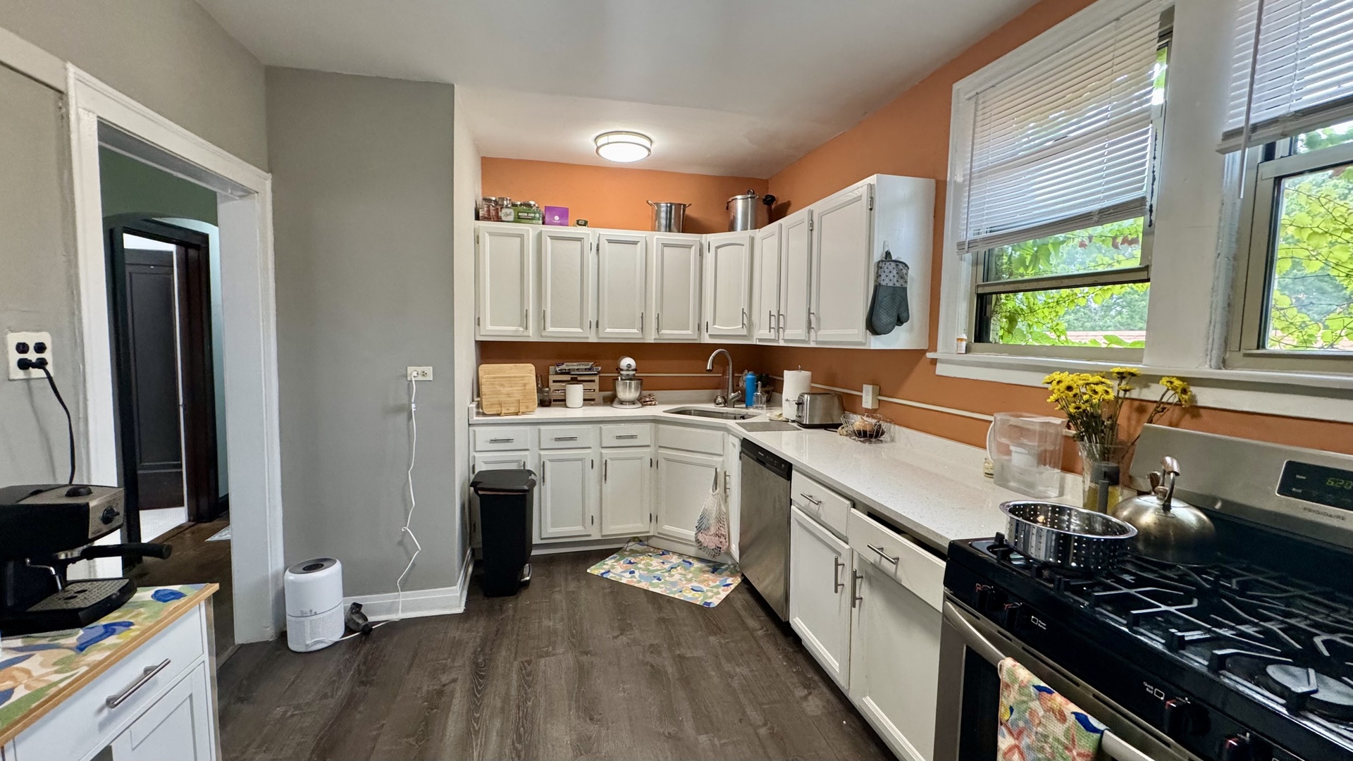 1526 W 89th Street Property Photo 5