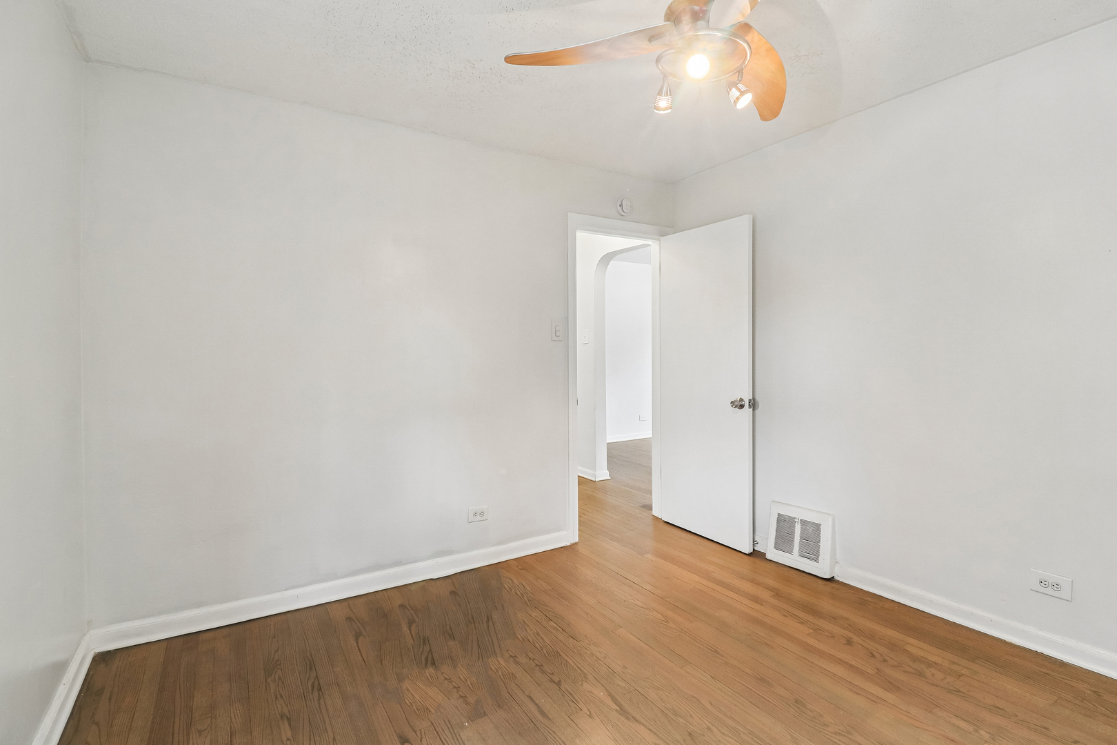 1107 W 101st Street Property Photo 4