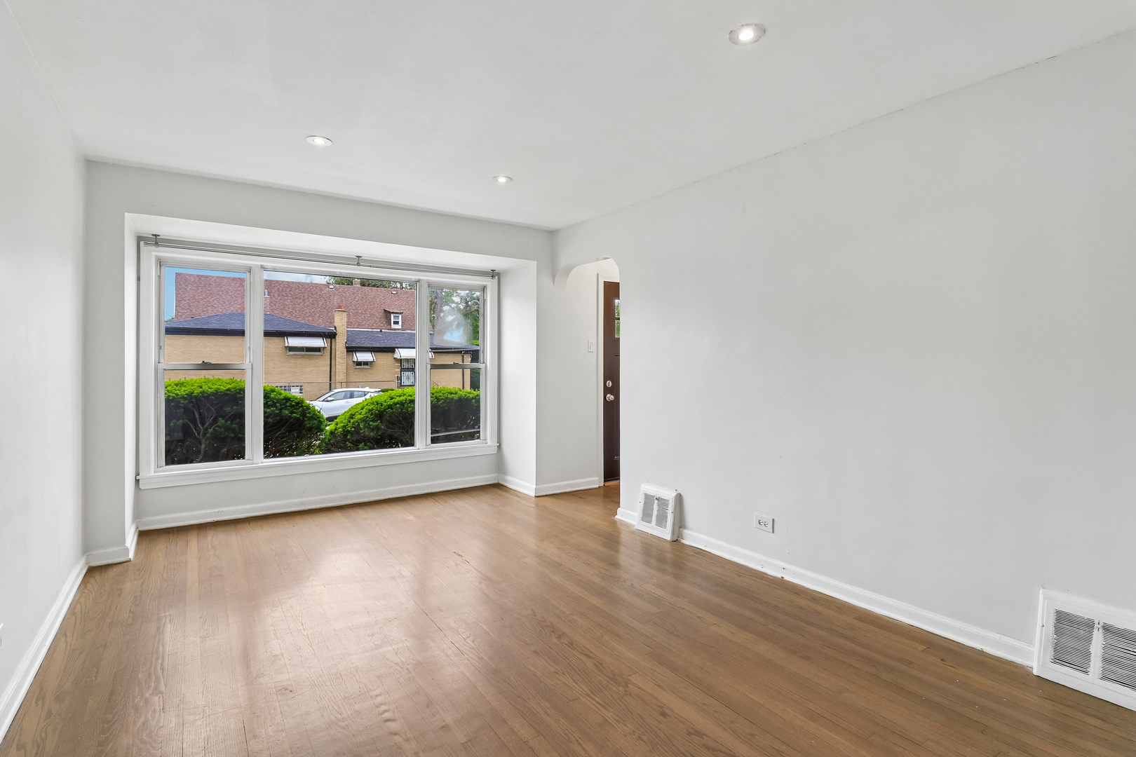 1107 W 101st Street Property Photo 6