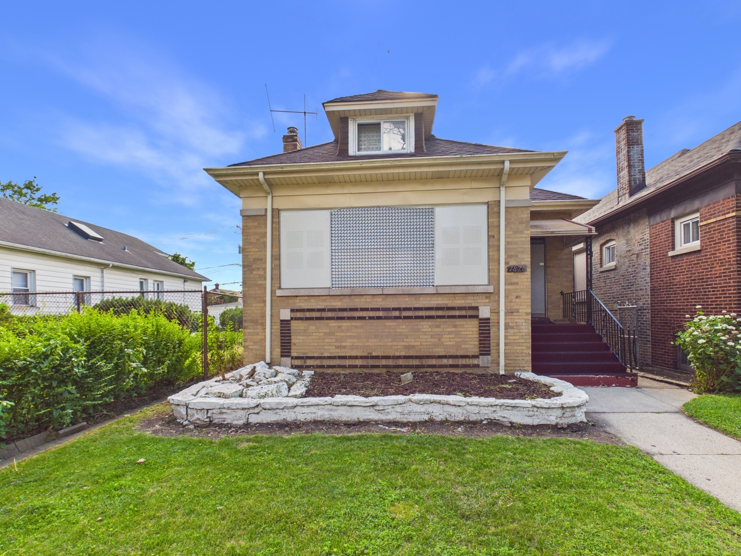 7826 S Paxton Avenue Property Photo 1