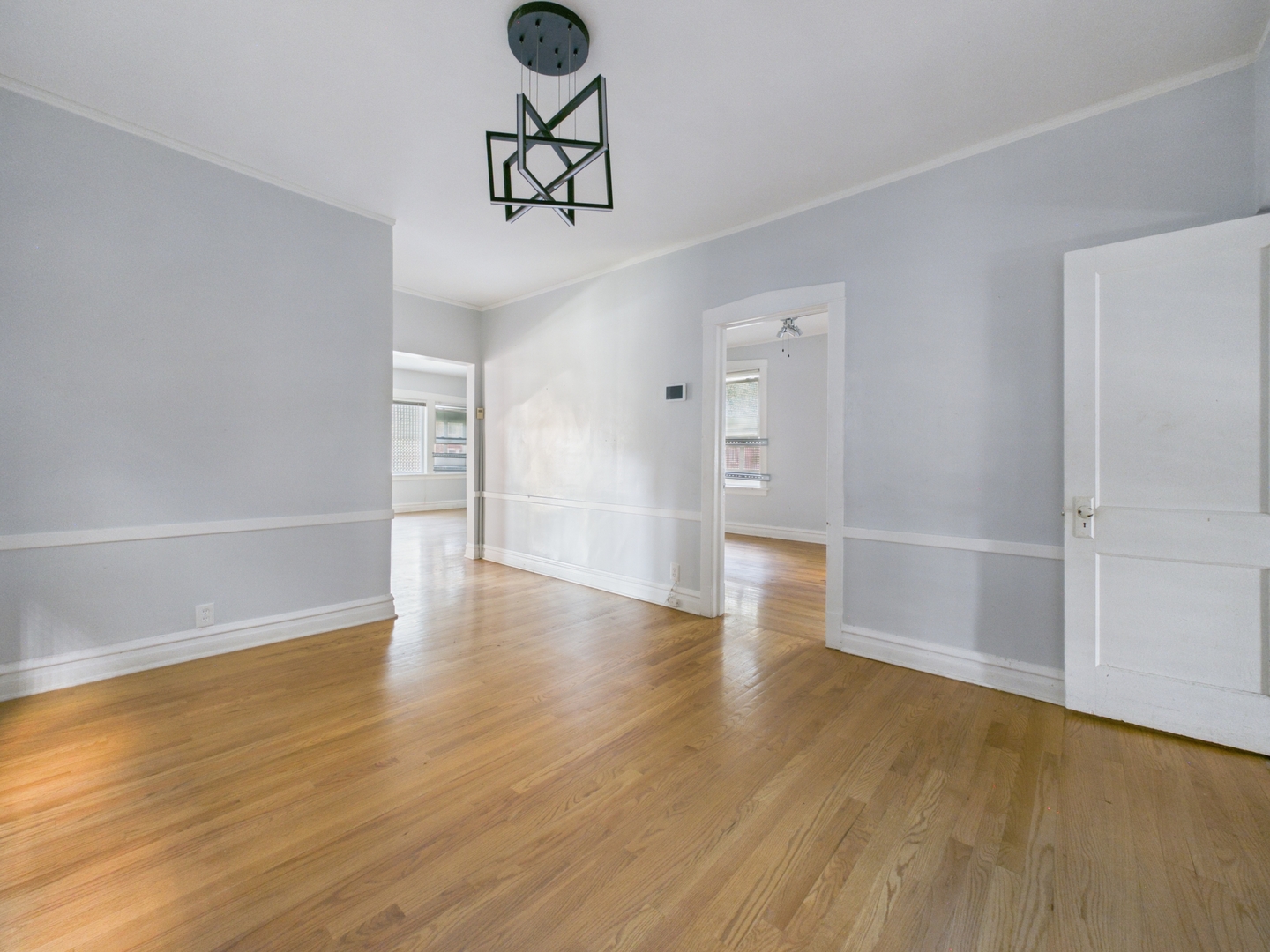 7826 S Paxton Avenue Property Photo 6