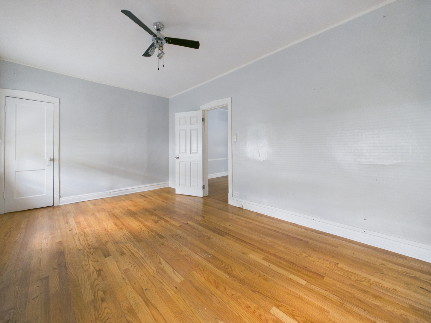 7826 S Paxton Avenue Property Photo 8