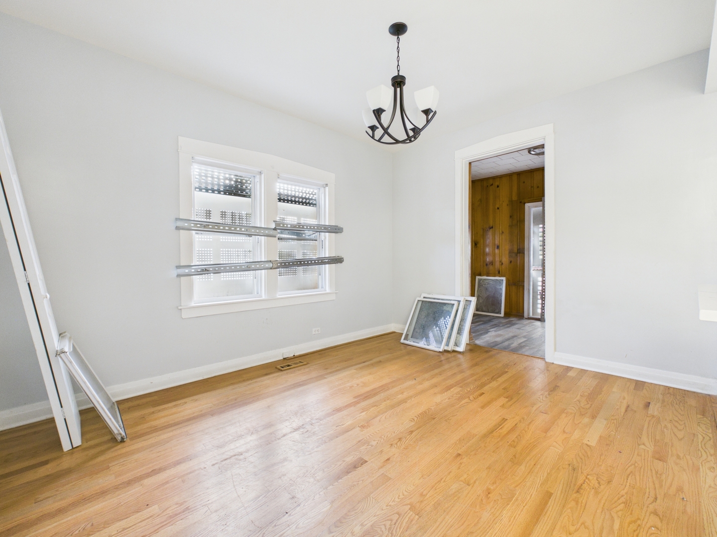 7826 S Paxton Avenue Property Photo 12