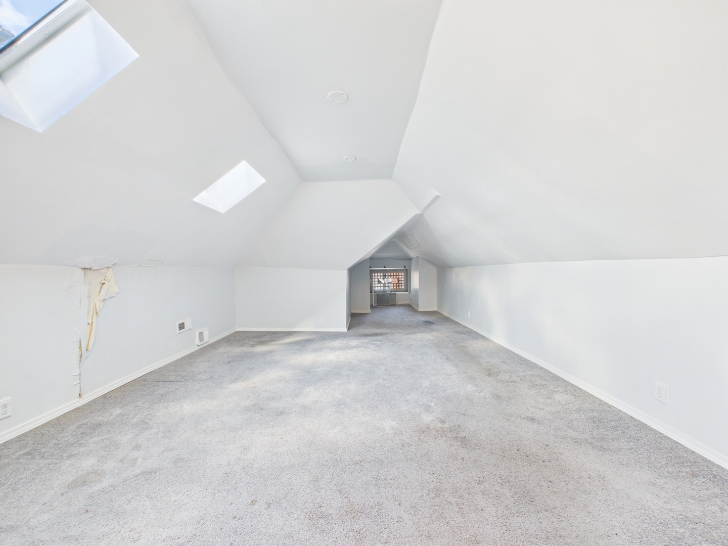 7826 S Paxton Avenue Property Photo 16