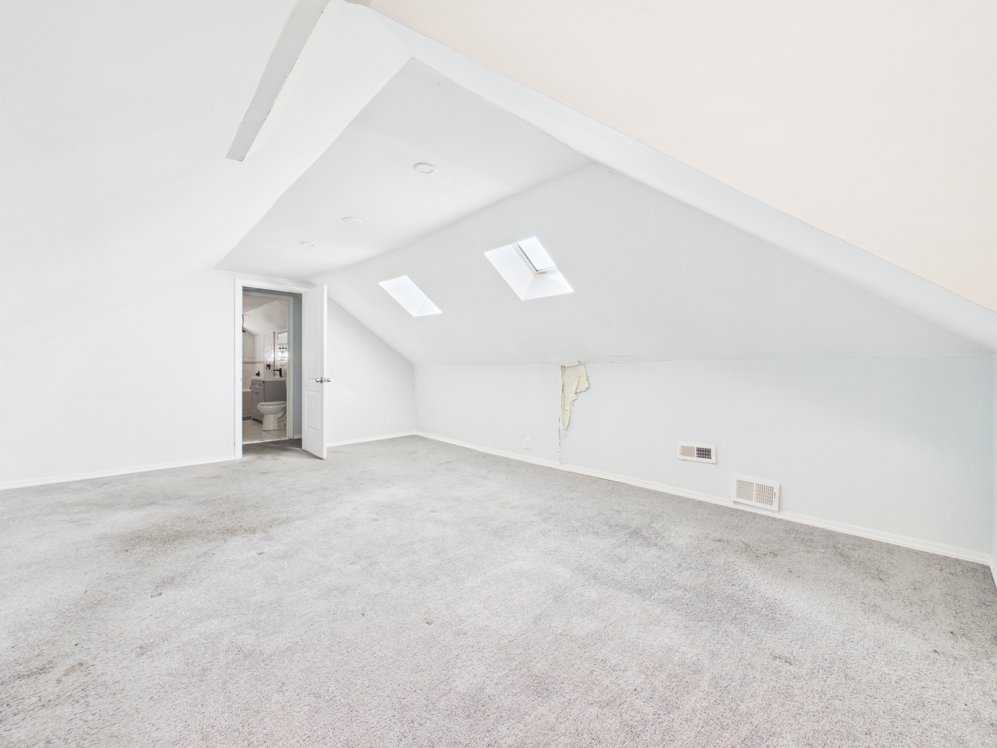 7826 S Paxton Avenue Property Photo 17