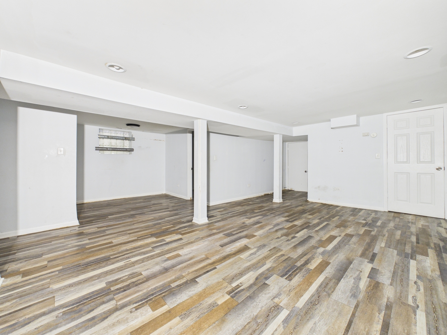 7826 S Paxton Avenue Property Photo 19