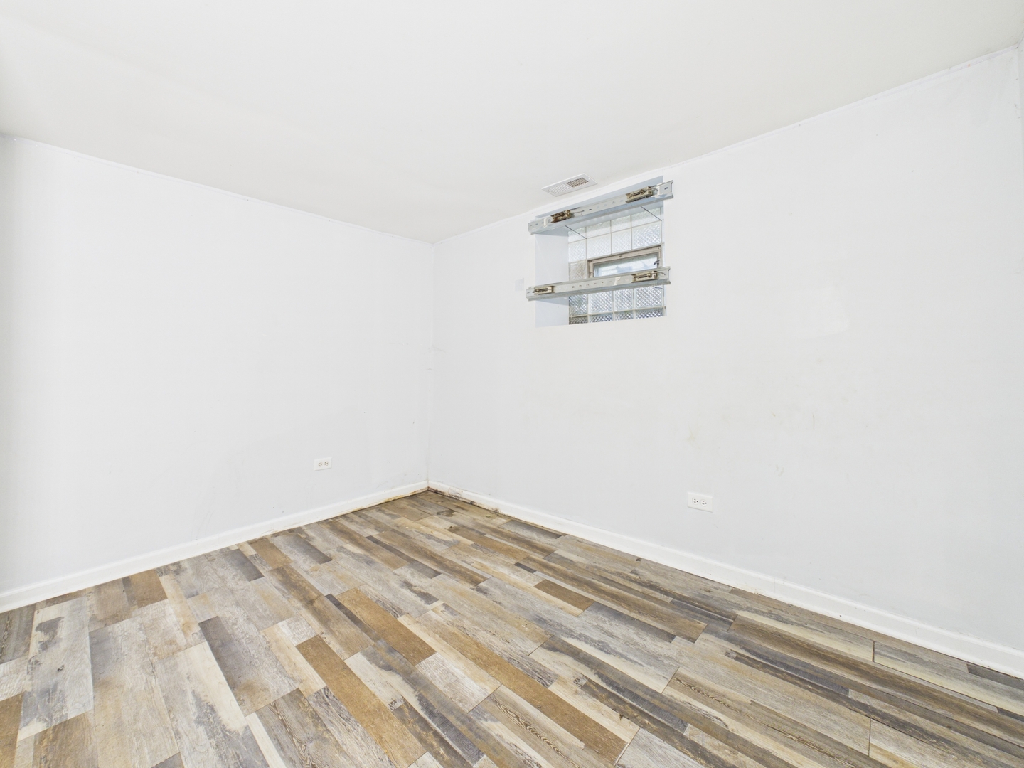 7826 S Paxton Avenue Property Photo 22