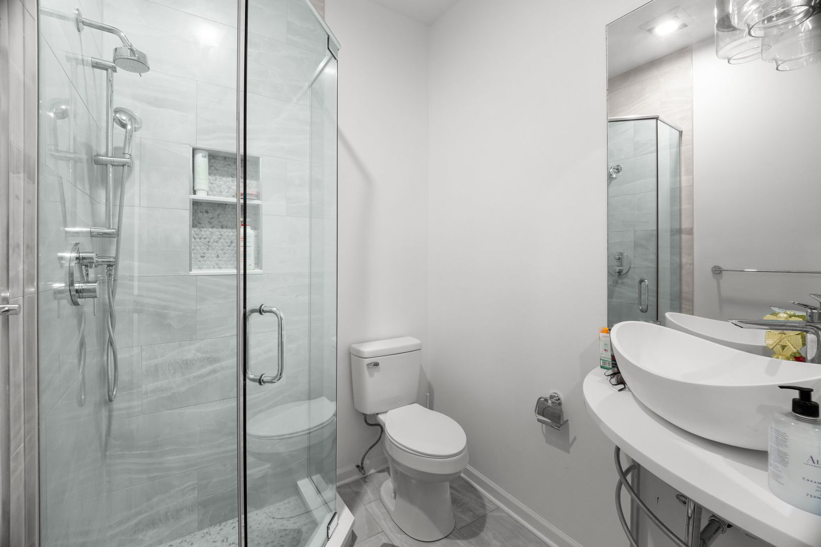 853 N Wood Street 1 Property Photo 2