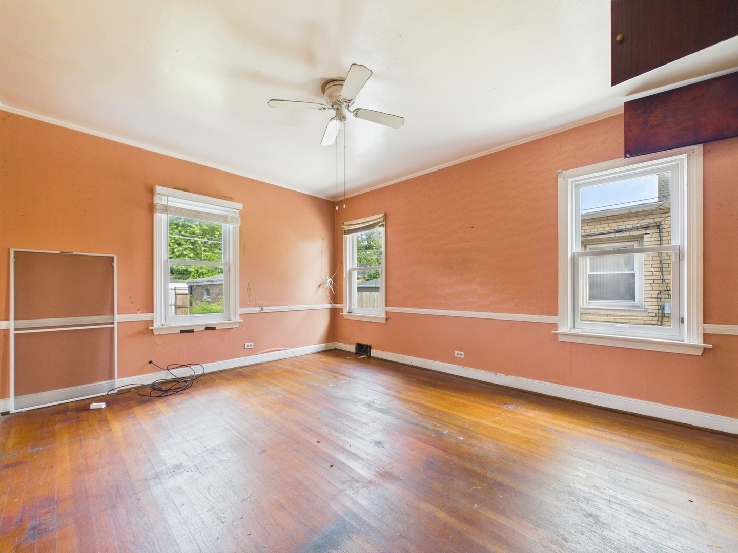 8156 S Paxton Avenue Property Photo 7