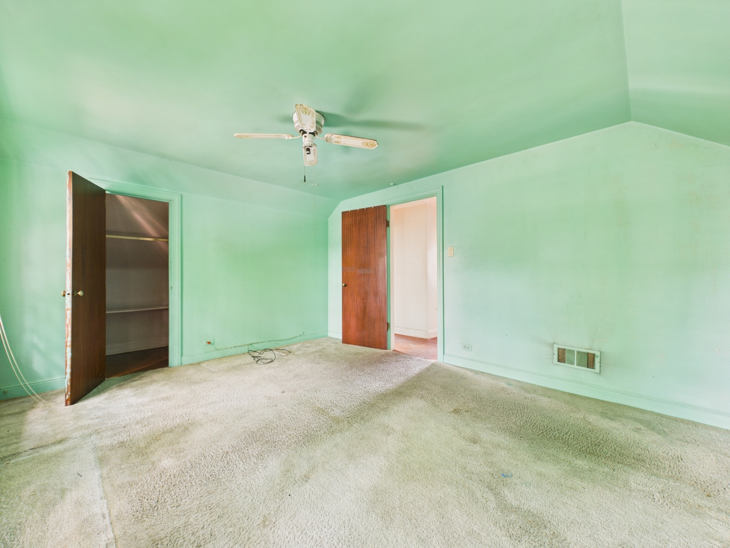 8156 S Paxton Avenue Property Photo 15