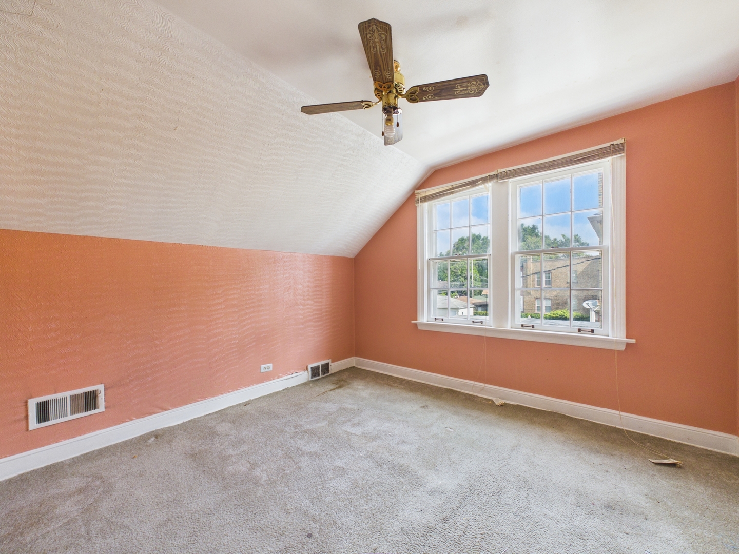 8156 S Paxton Avenue Property Photo 17