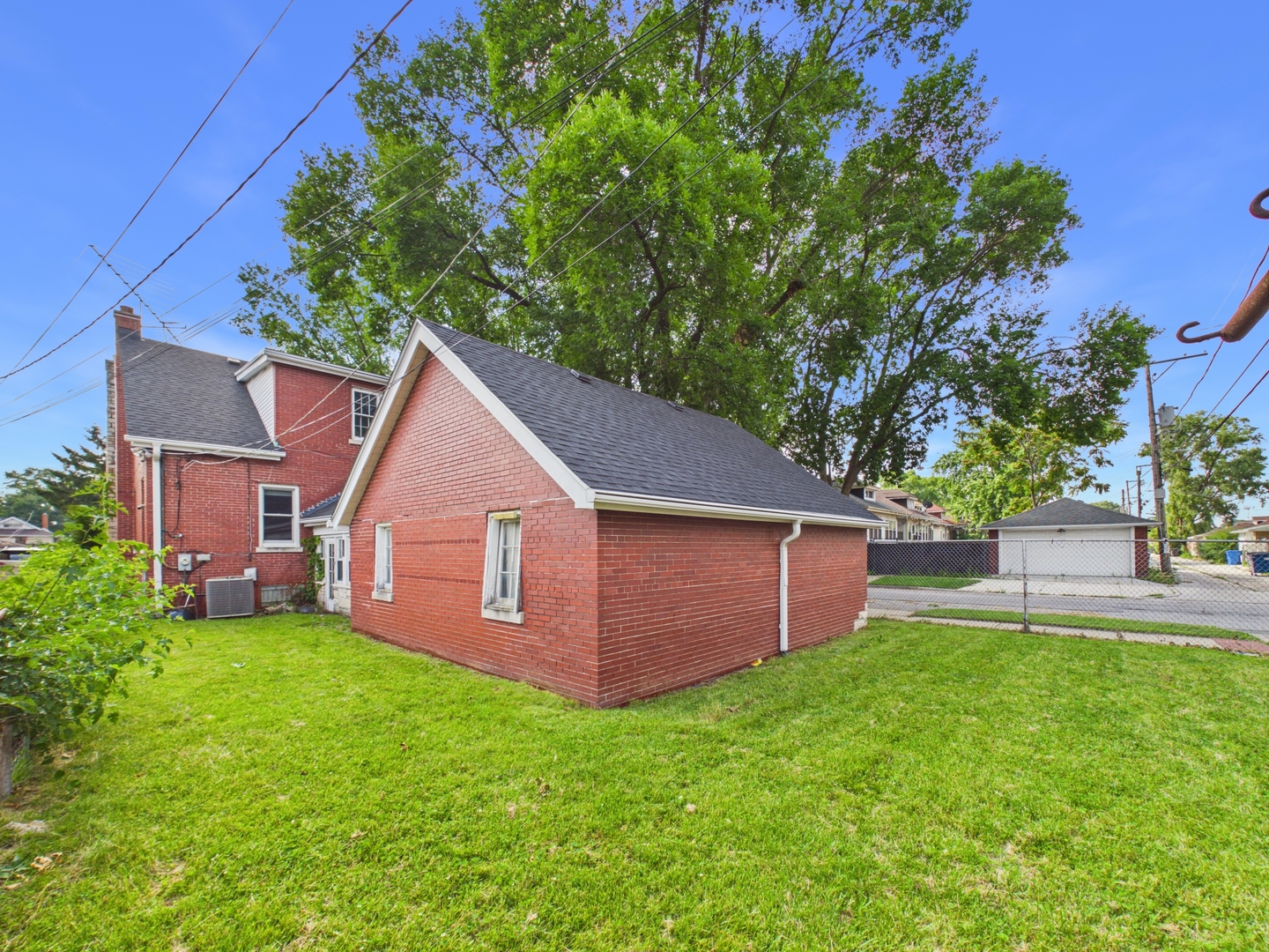 8156 S Paxton Avenue Property Photo 23