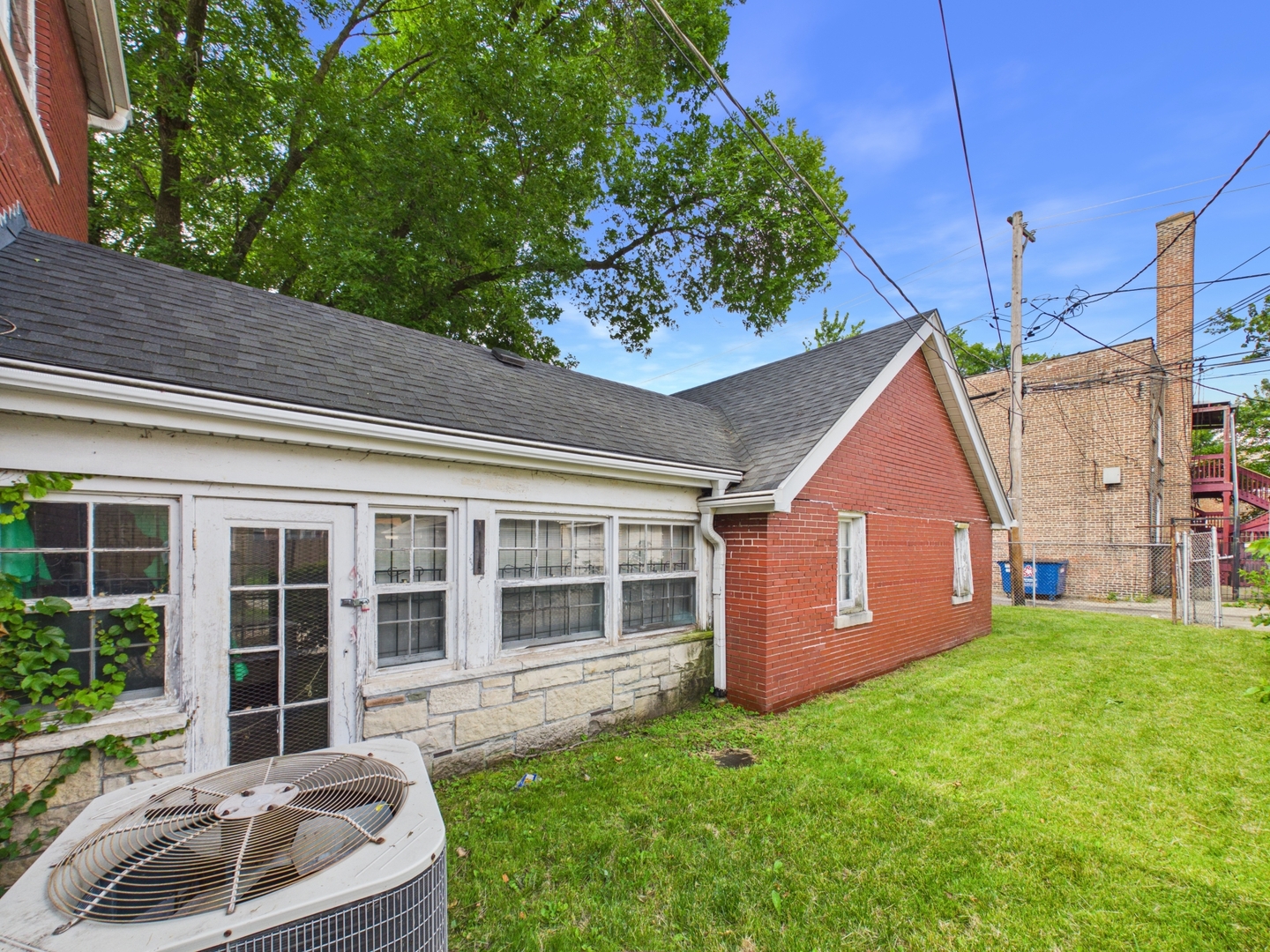8156 S Paxton Avenue Property Photo 25