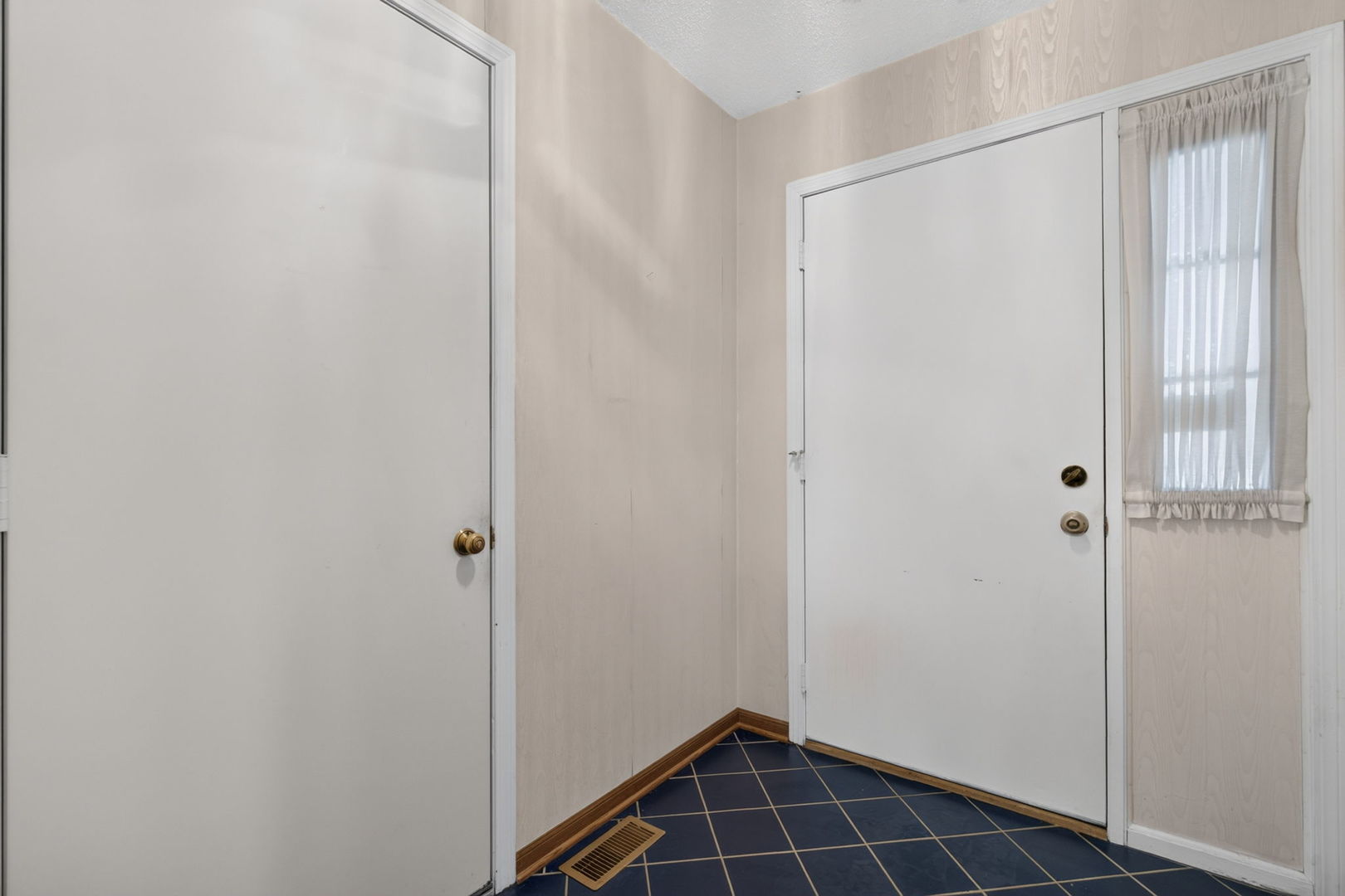 914 Shagbark Road 914 Property Photo 4