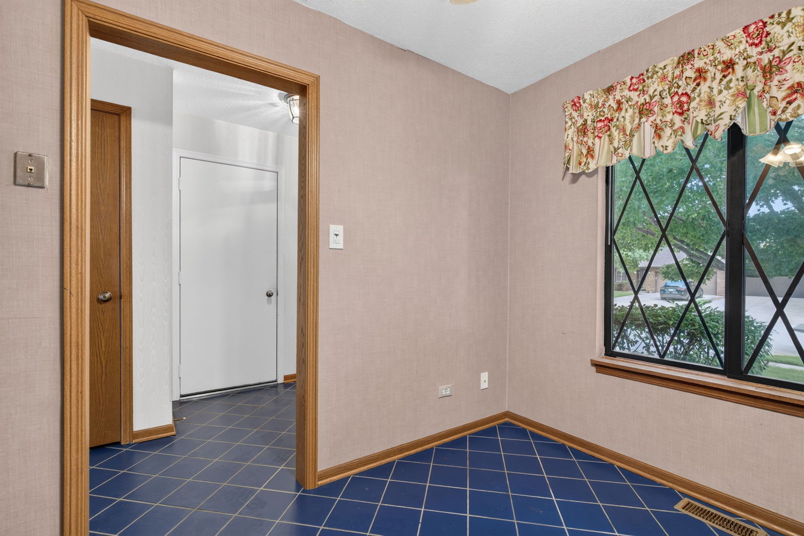 914 Shagbark Road 914 Property Photo 5