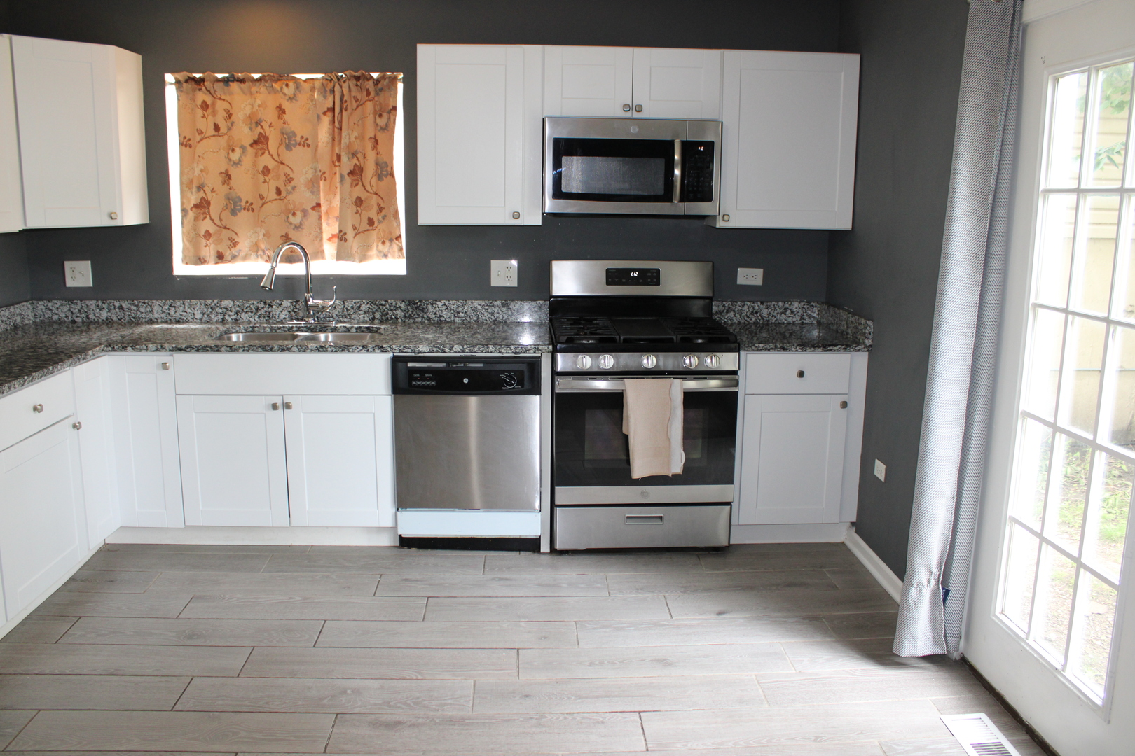 5352 S Shields Avenue Property Photo 7