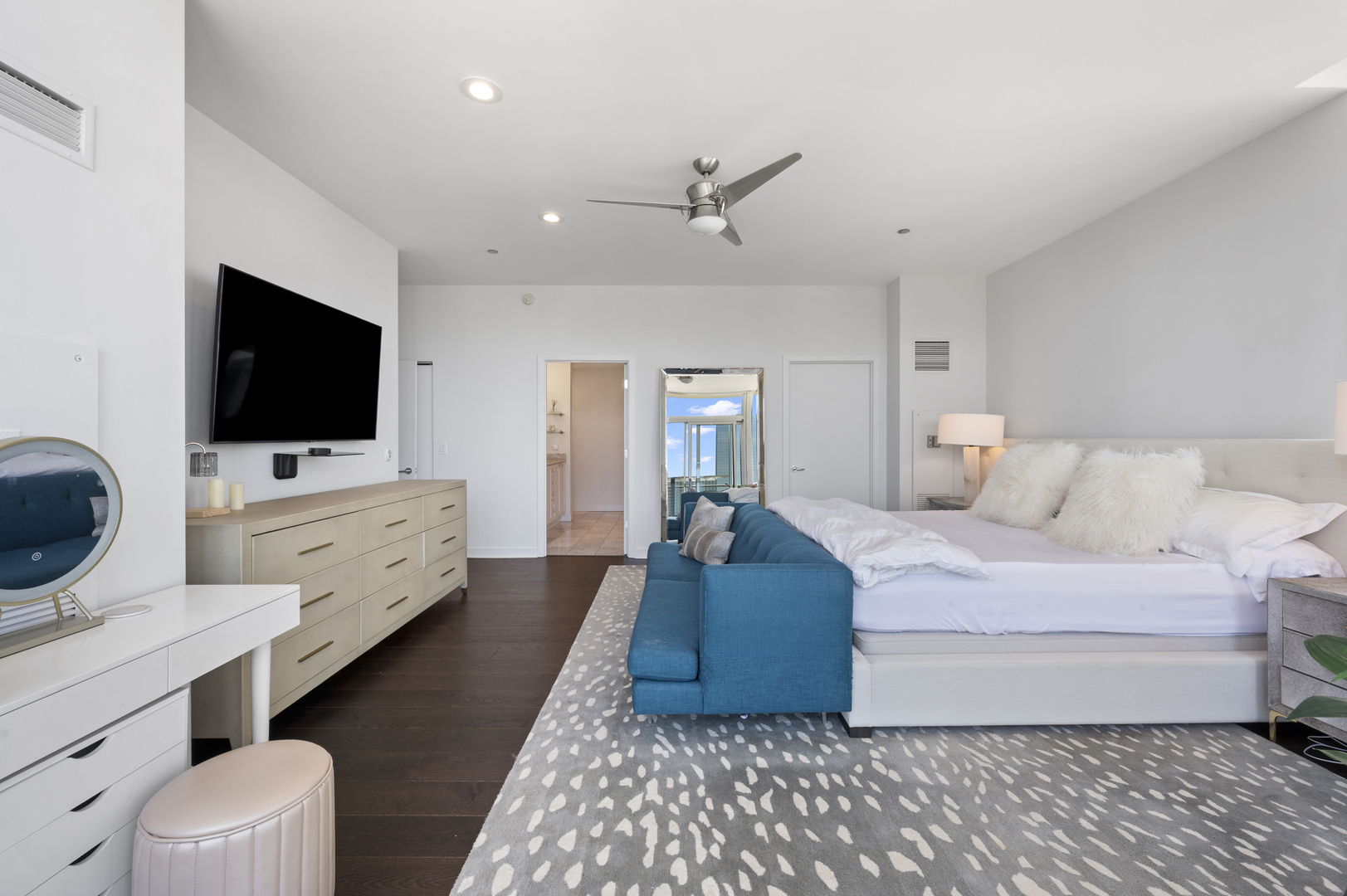 737 W Washington Boulevard 3607 Property Photo 22