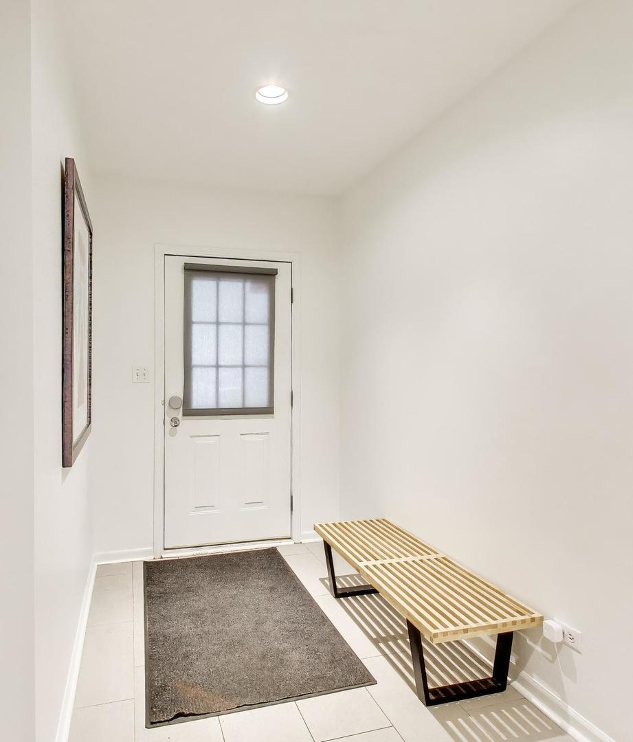 4926 S Cornell Avenue E Property Photo 4