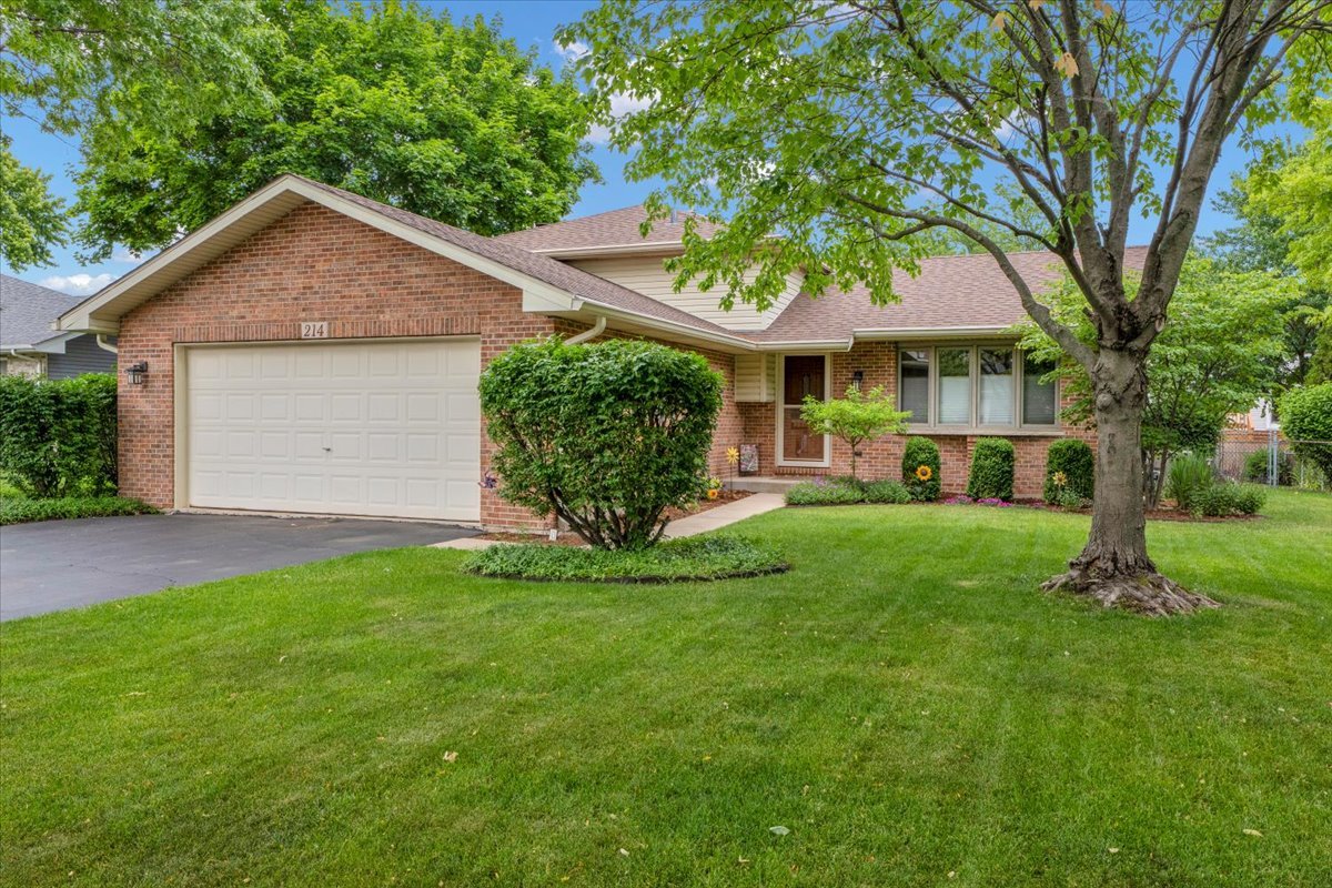 214 Deerpath Drive Property Photo 3