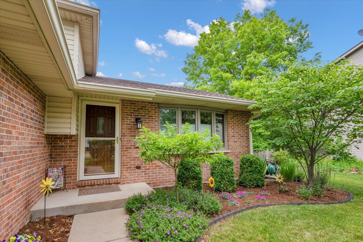 214 Deerpath Drive Property Photo 4