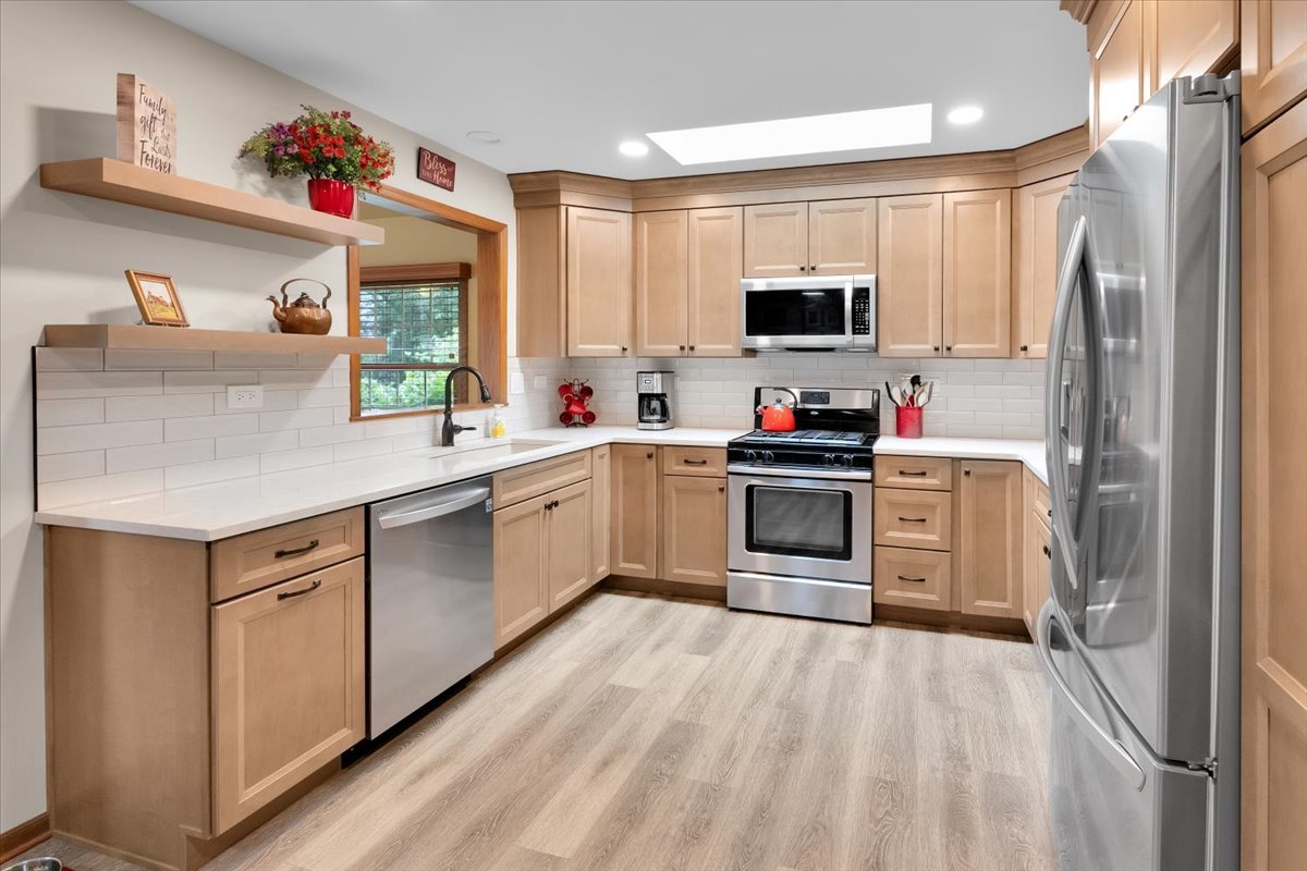214 Deerpath Drive Property Photo 14