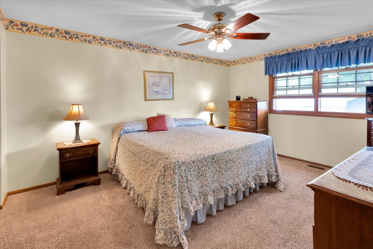 214 Deerpath Drive Property Photo 28