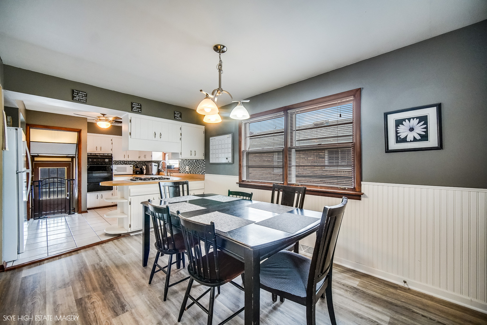 514 E 164th Place Property Photo 4