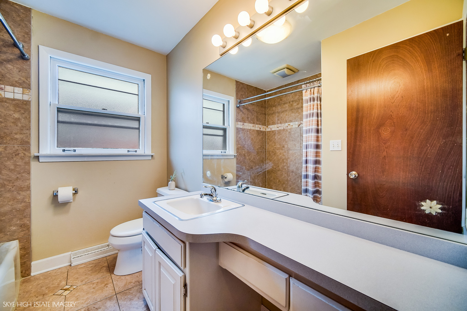 514 E 164th Place Property Photo 8