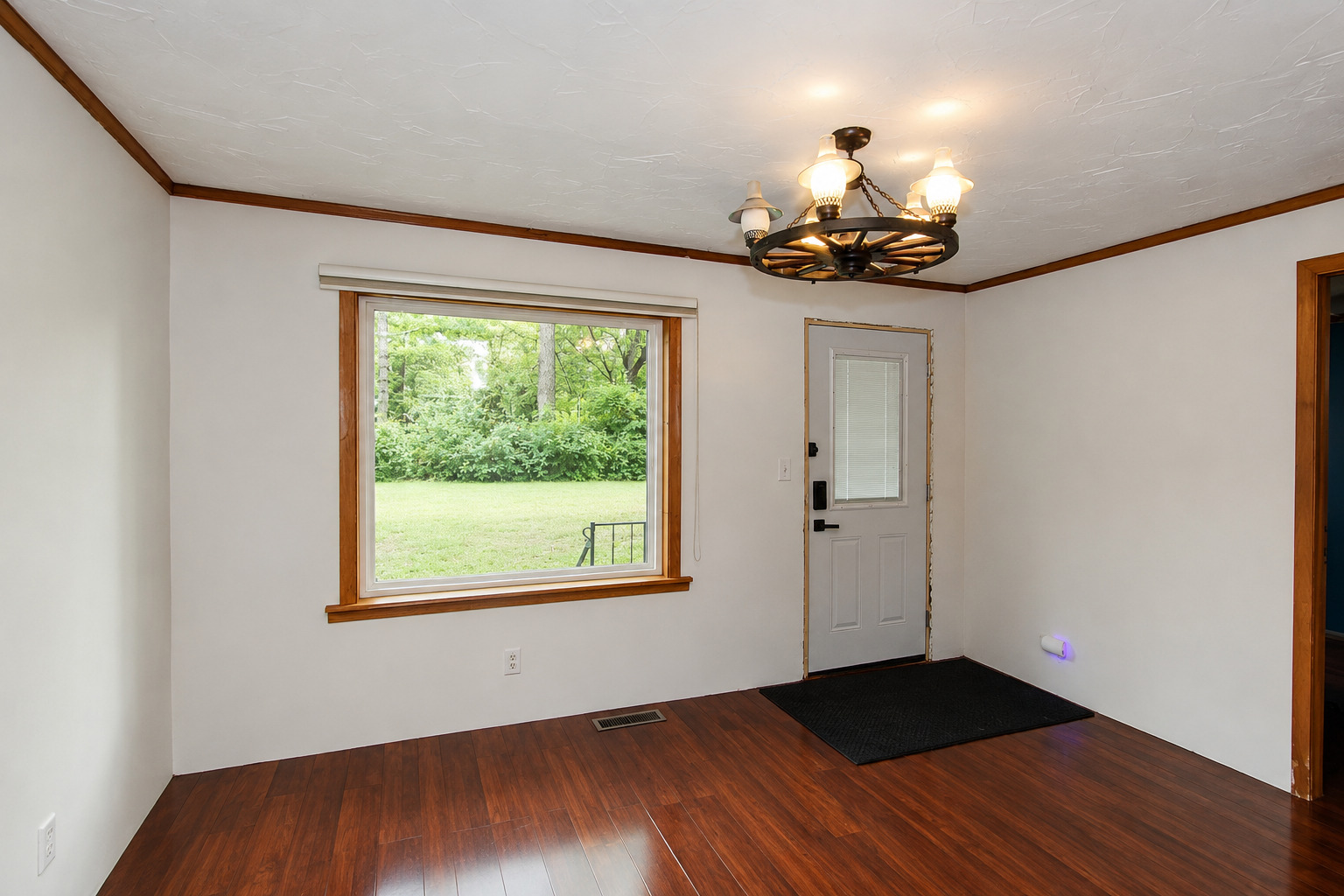 403 Maplewood Drive Property Photo 4