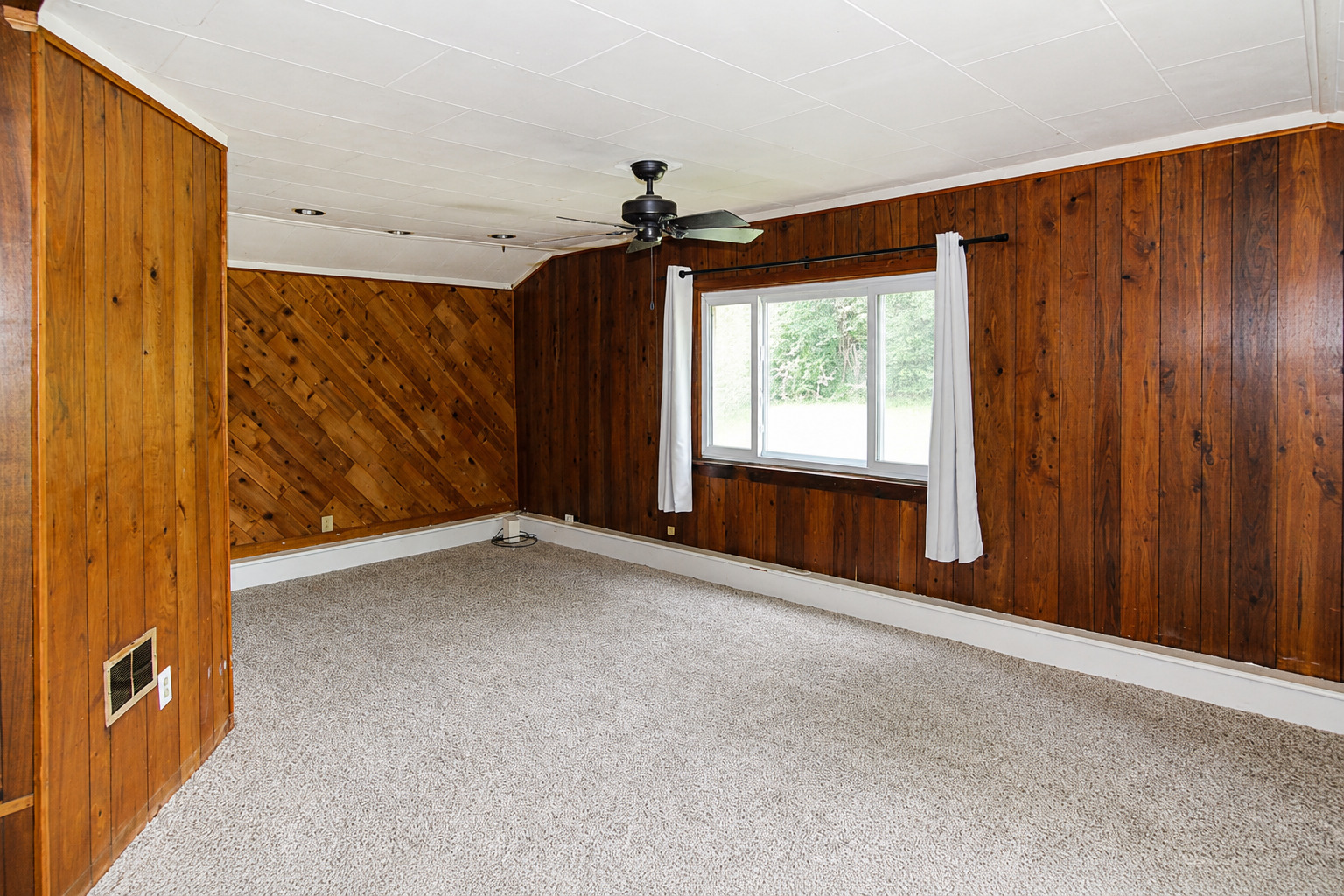 403 Maplewood Drive Property Photo 9
