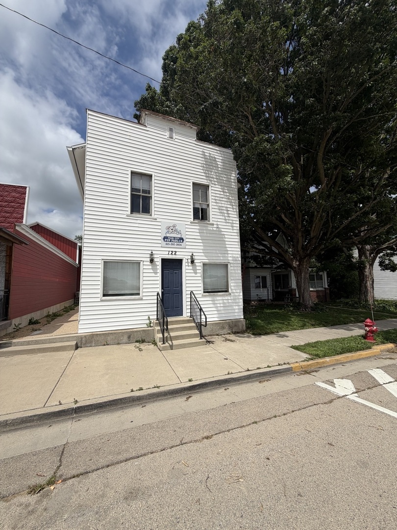 122 S Main Street Property Photo 1