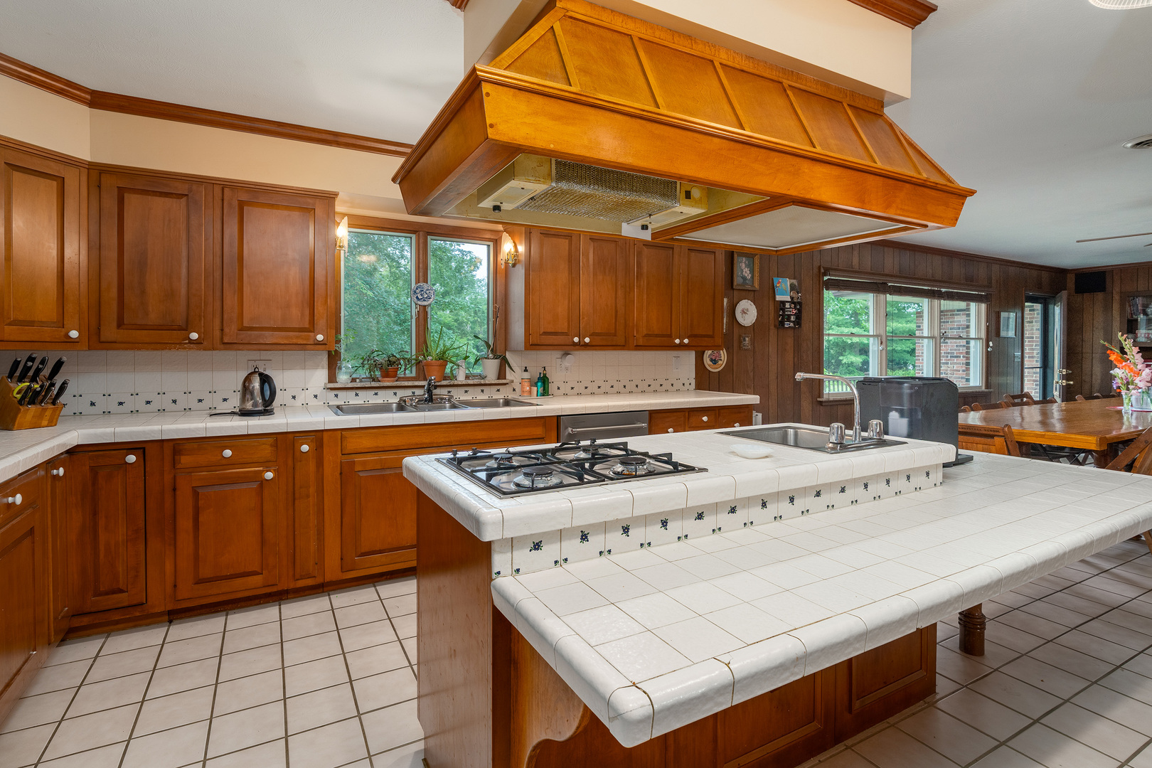 604 N Beadle Drive Property Photo 13