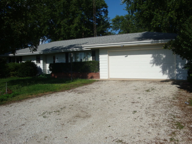498 Park Street Property Photo 4