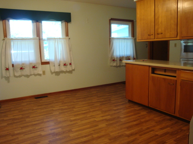 498 Park Street Property Photo 8