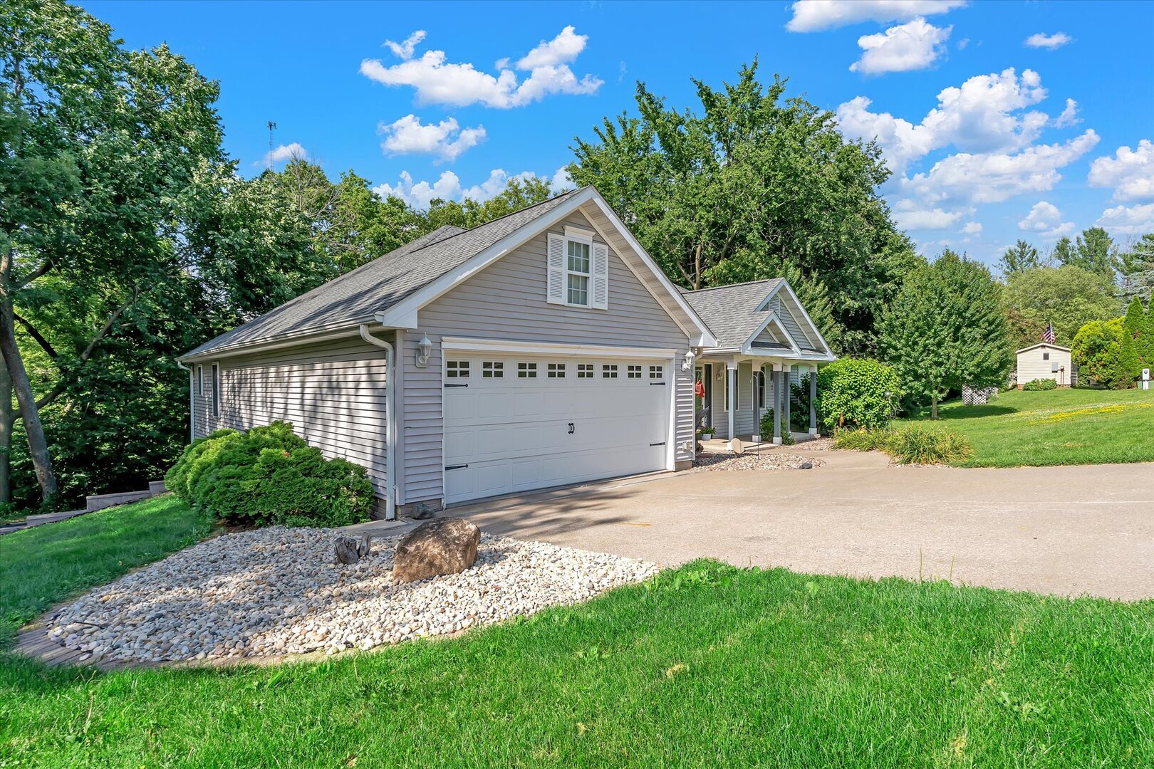 2106 Skylane Drive Property Photo 3